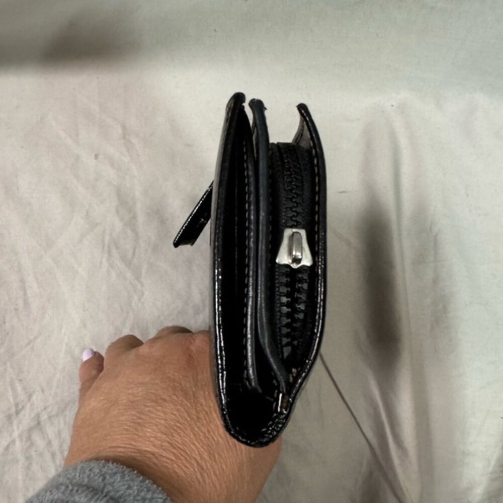 Gucci GG Patent Leather Zip Around Wallet - Picture 6 of 8
